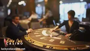 Ang Blackjack ay isa sa pinakasikat na mga laro sa mesa ng casino na umiiral. Hindi nagtagal matapos itong tumama sa sahig ng casino