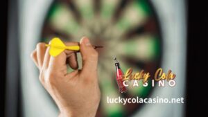 Ang laro ng darts ay nasa loob ng maraming siglo. Nagmula sa medieval England, gumamit ang mga sundalo ng maiikling busog upang barilin ang mga puno ng kahoy. Ngayon ay mahahanap mo na ang sikat na larong ito sa Lucky Cola - kahit sa iyong lokal na bar! Ito ay isa sa mga pinakamahusay na laro upang i-play sa bachelor party at iba pang katulad na mga kaganapan.